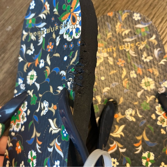 Tory Burch blue floral flip flops - Picture 3 of 4